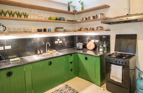 Morong House | CAHAYA Nest Self-Service Home in Rainforest with Kitchen - AC, Monkeys, Bats!