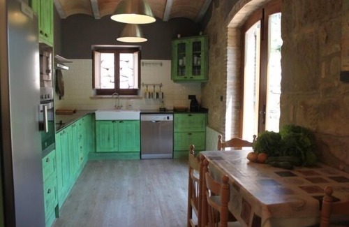 Viver i Serrateix Cottage | Cal Rebotit Self catering for 10/14 people