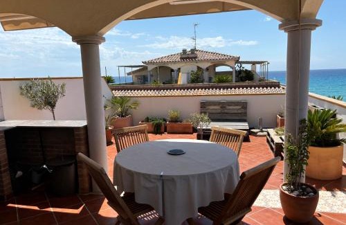 Calafell Apartment | Cal SalMaré seafront apartment with rooftop terrace and pool