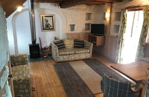 Ulva Apartment | Calgary Dovecote - pet friendly, romantic and cosy and only 500m from the beach