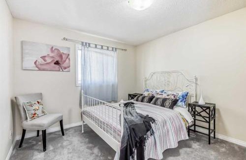 Calgary House | Calgary Mountain Gorgeous Single House Close Airport & Free Parking