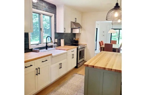 Purcellville Cabin | Cali's Mountain Hideaway - Peaceful Luxury Awaits!