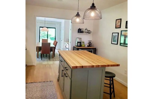 Purcellville Cabin | Cali's Mountain Hideaway - Peaceful Luxury Awaits!