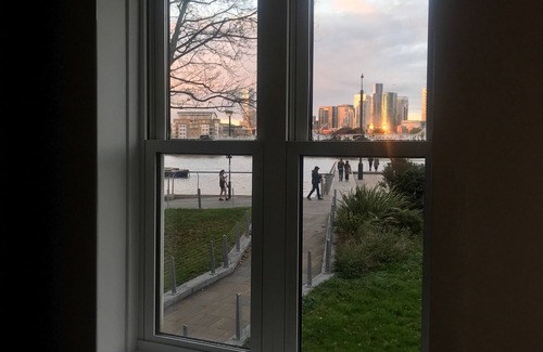 Greenwich West Apartment | Calm, 2 bed apt, Cutty Sark, Riverside views in the heart of Greenwich