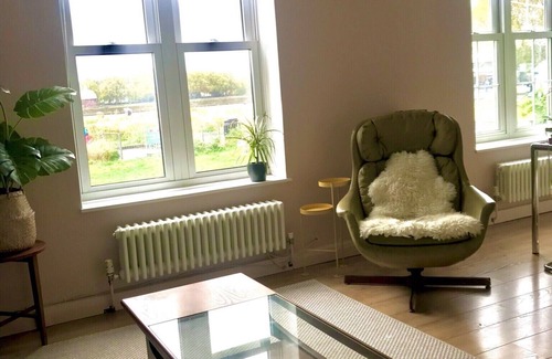 Greenwich West Apartment | Calm, 2 bed apt, Cutty Sark, Riverside views in the heart of Greenwich