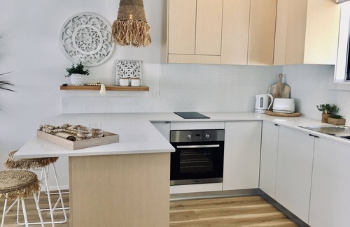 Merewether Apartment | Calm and coastal self contained unit in the heart of Merewether