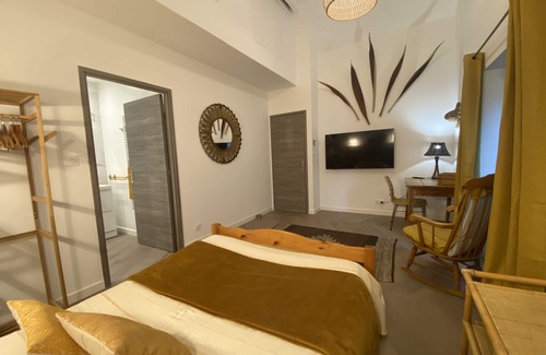 Teissieres-de-Cornet Other | Calm and Luxury in the dependence of the Château de la Calmette