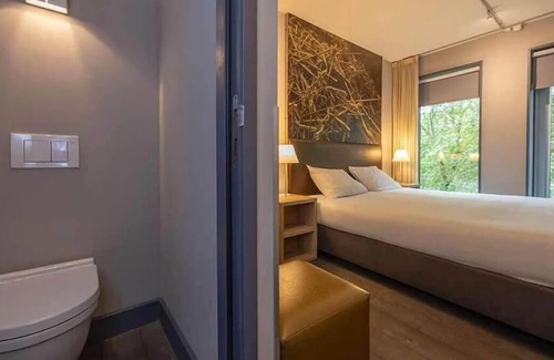 Coevorden Hotel | Calm and Quiet Estate Room Near WILDLANDS Adventure Zoo Emmen