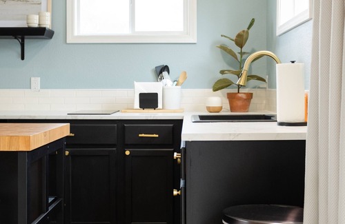 Bay Area House | Calm & Coastal-Styled Guest House