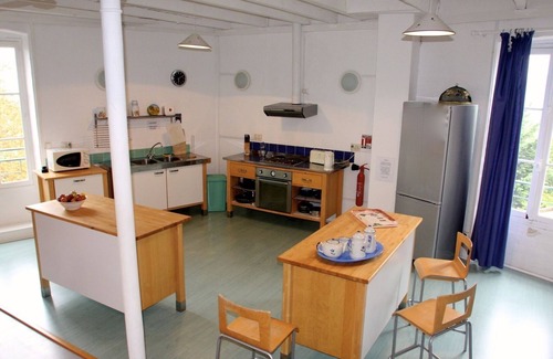 Cordes-sur-Ciel Apartment | Calm cocoon overlooking the valley for a couple on a wedding night or a small family