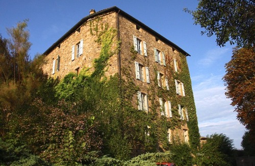 Cordes-sur-Ciel Apartment | Calm cocoon overlooking the valley for a couple on a wedding night or a small family