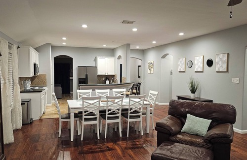 Keller House | Calm Cul-de-sac by the Creek, Long Stays