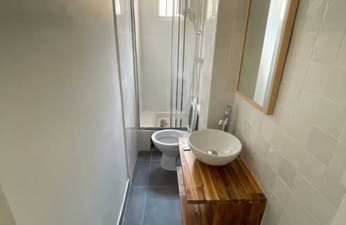 Aubervilliers Apartment | Calm & Fully furnished appartment at footstep of metro :) with Netflix & Amazon!