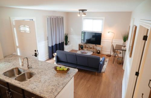 Chicago Apartment | Calm & Well-Equipped 2BR Chicago Apartment - Central Cozy