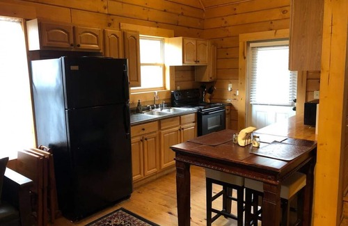 Monteagle Cabin | Calming Cabin: Peaceful | Relaxing | Near Hikes, Waterfalls, The Caverns