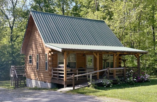 Monteagle Cabin | Calming Cabin: Peaceful | Relaxing | Near Hikes, Waterfalls, The Caverns