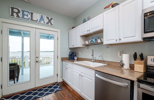 Cedar Key Cottage | Calypso Cottage- Waterfront, steps to downtown!