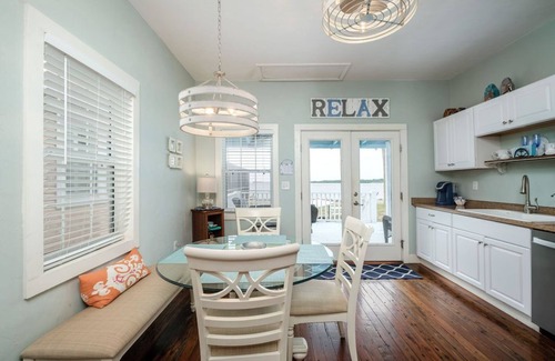 Cedar Key Cottage | Calypso Cottage- Waterfront, steps to downtown!