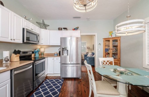 Cedar Key Cottage | Calypso Cottage- Waterfront, steps to downtown!