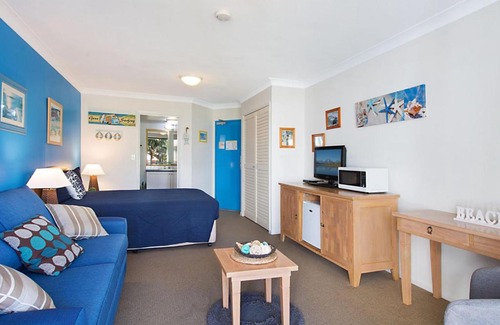 Coolangatta Apartment | Calypso Plaza Resort Units 215 & 217 COMBINED - Beachfront Coolangatta