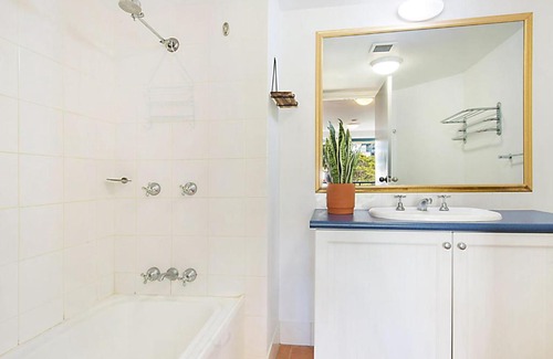 Coolangatta Apartment | Calypso Plaza Resort Units 215 & 217 COMBINED - Beachfront Coolangatta