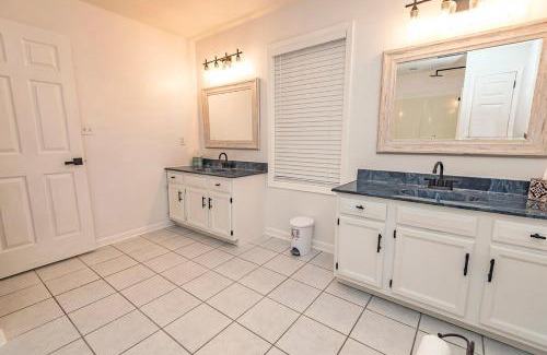 Cresco House | Camelback Ski Mts,Firepit, Hottub,Kalahari WaterPark,Linens!
