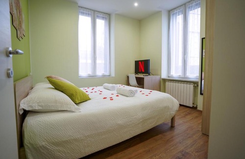 Sesto Calende Apartment | [Camelia Suite] Leonardo Academy, MXP & Lakes