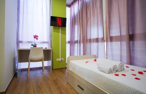 Sesto Calende Apartment | [Camelia Suite] Leonardo Academy, MXP & Lakes
