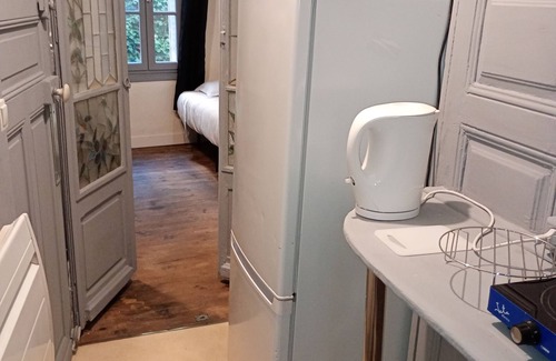 Thiers Apartment | Camellia Center Thiers ~ Clermont-Ferrand ~ Lyonn- Free Parking n- Self-check-in