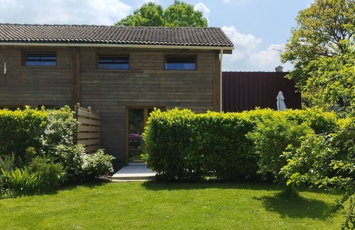 Cherbonnieres Cottage | Camellia, cosy gîte, private terrace, shared pool heated to 28°.