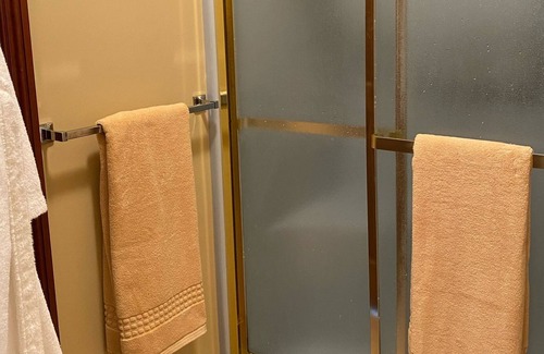 Flint Hill House | Camelot at Windsor Lodge, LLC