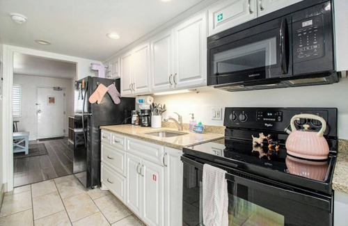 Myrtle Beach Condo | Camelot By The Sea 1610- Oceanfront 1 BR- Pool