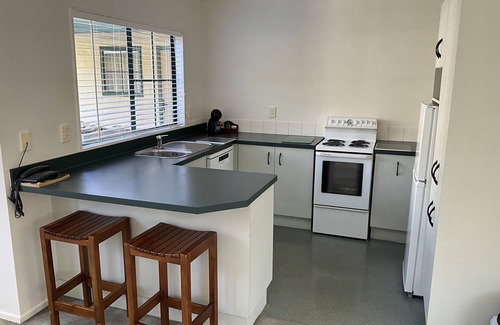 Palmerston North Hotel | Camelot Motor Lodge