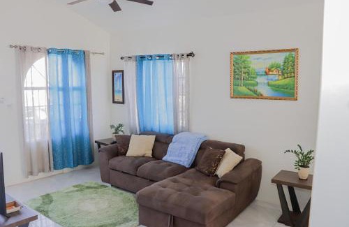 Discovery Bay House | Camelot Paradise