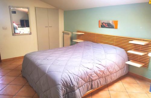 Zona XI San Vittorino Villa | Camera con bagno in Villa