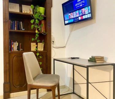 Montecalvario House | Camera matrimoniale con terrazzo