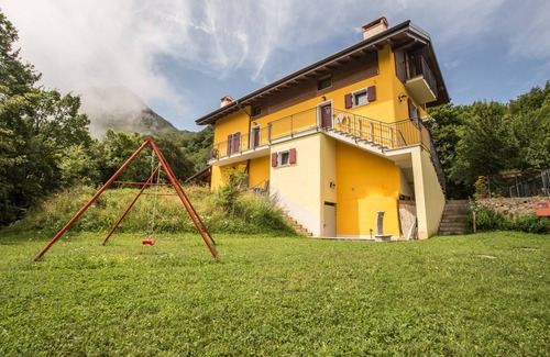 Ala Apartment | 'Camera Tripla' Room with Mountain View, Shared Garden and Balcony