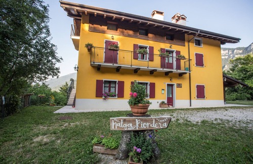 Ala Apartment | 'Camera Tripla' Room with Mountain View, Shared Garden and Balcony