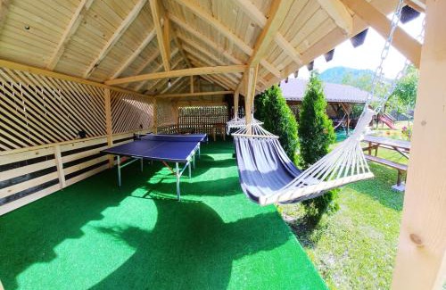 Brezoi House | Camere Ema