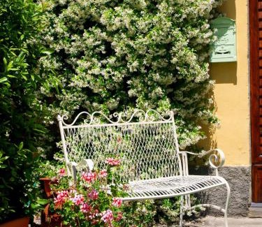 Buti Bed & Breakfast | Camere Zimmer Rooms San Francesco