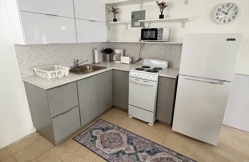 Salinas House | Camila's Getaway - Charming 2-bedroom house with WiFi, AC in Salinas