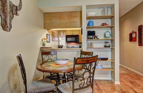 New Braunfels Condo | Camp Warnecke On The Comal River, Across The Street From Schlitterbahn!