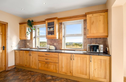 Roundstone Cottage | Campbell's Cottage - Picturesque and Peaceful