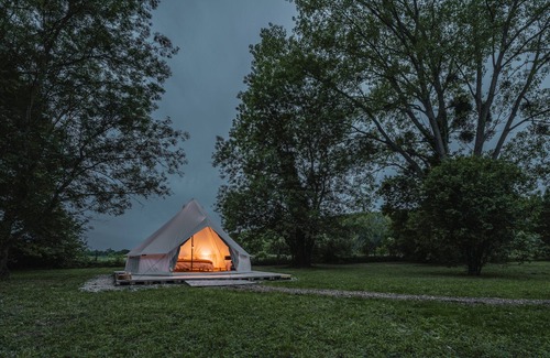 Genouilleux Apartment | Campement aux rêves - Tente Stella