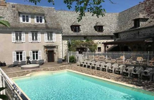 Banes House | Camping 3 étoiles - Piscine - eehgge