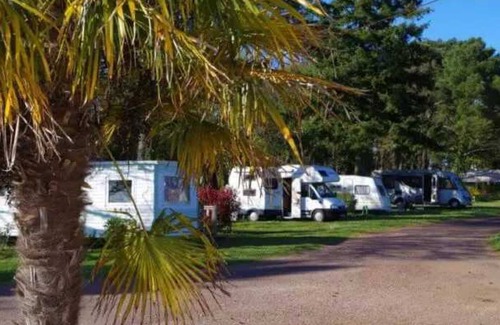 Guemene-Penfao House | Camping 3 étoiles - Piscine - eebeca