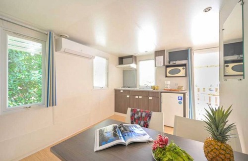 Castries House | Camping 3 étoiles - Piscine - ccbbgih