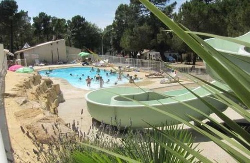 Mondragon House | Camping 3 étoiles - Piscine - eebeb0