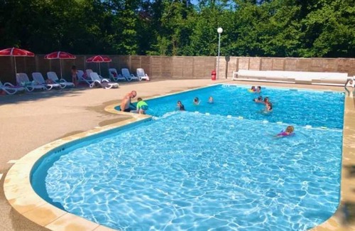 Lons-le-Saunier House | Camping 4 étoiles - Piscine - efa00a