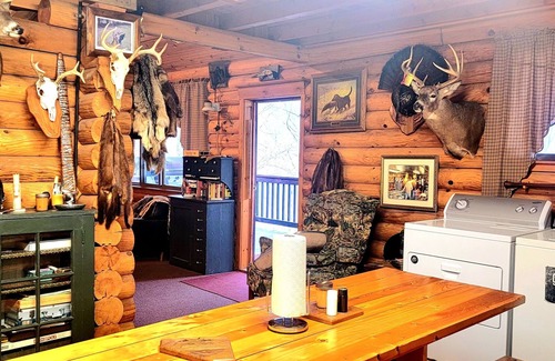 Ringgold Cabin | Camping at its finest! Bring your hunting party, sleeps 12ppl